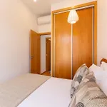 Stylish City-center Retreat דירה *