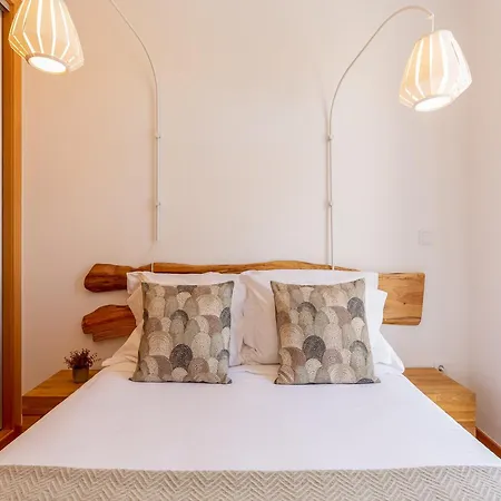 Stylish City-center Retreat شقة بورتو