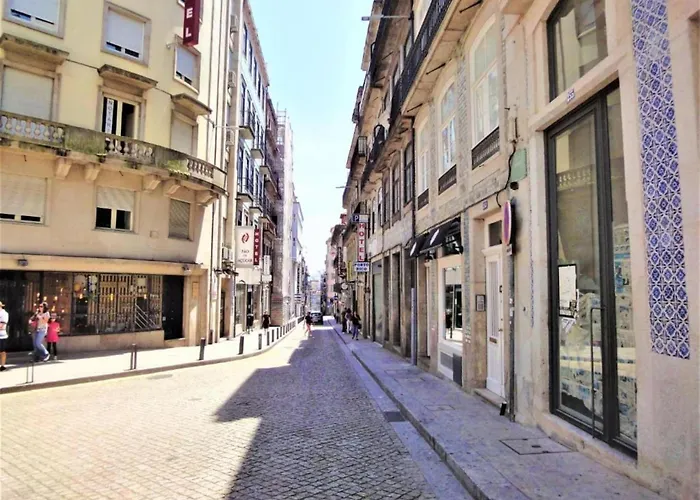 Daire Stylish City-center Retreat