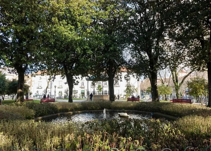 Daire Stylish City-center Retreat